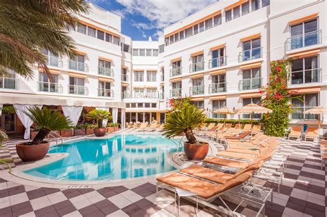 HOTEL DAVID $154 ($̶2̶2̶1̶) .